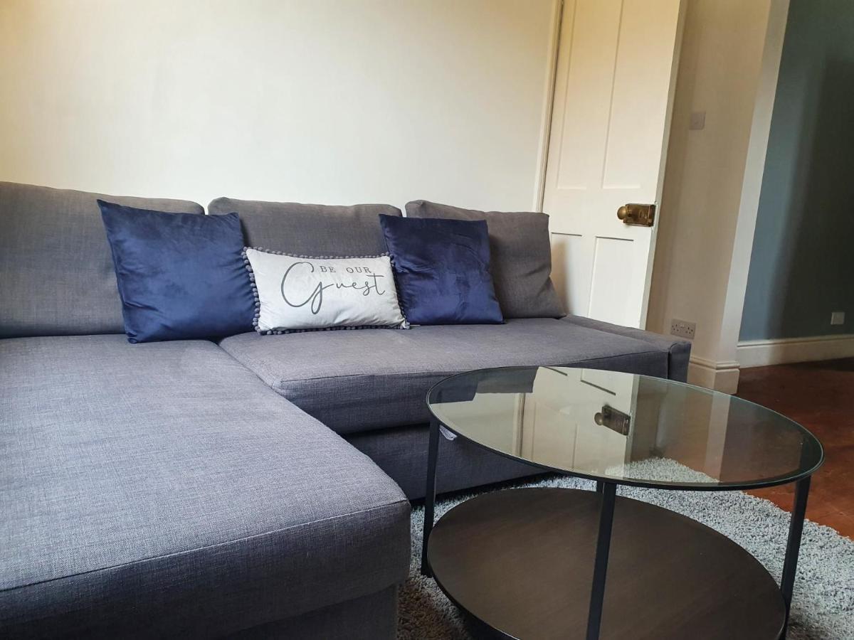 Cosy 2 Bedroom House Sleeps 6 - With Free Wifi & Garden By Roost Reading
