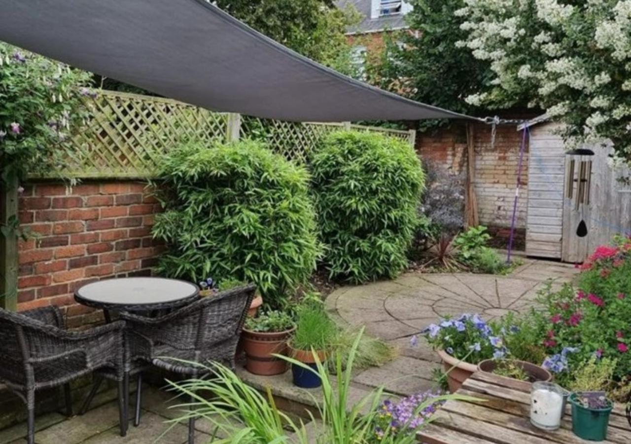 Apartment Cosy 2 Bedroom House Sleeps 6 - With Free Wifi & Garden By Roost Reading
