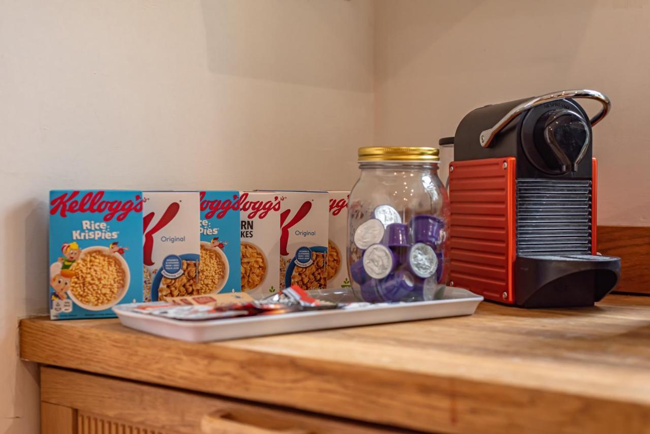 Apartment Cosy 2 Bedroom House Sleeps 6 - With Free Wifi & Garden By Roost *