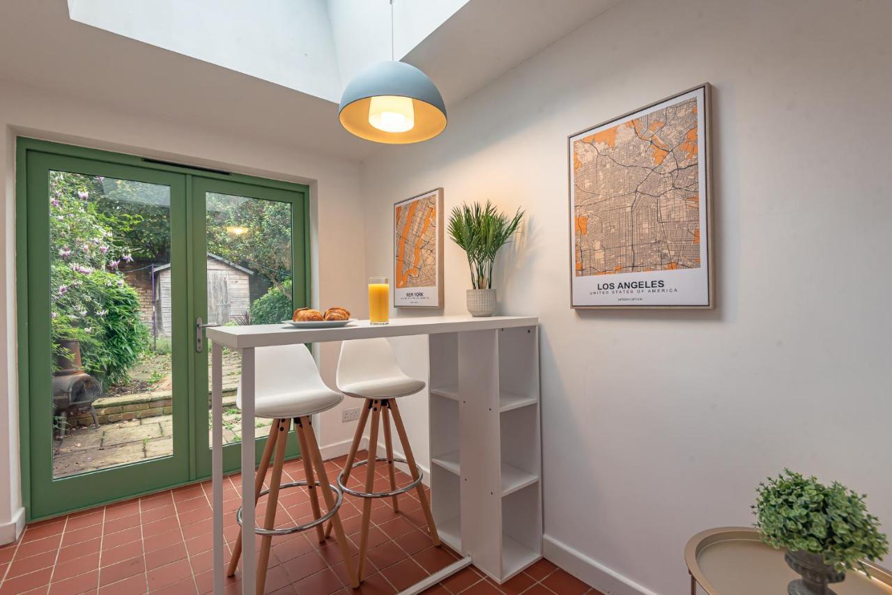 Apartment Cosy 2 Bedroom House Sleeps 6 - With Free Wifi & Garden By Roost