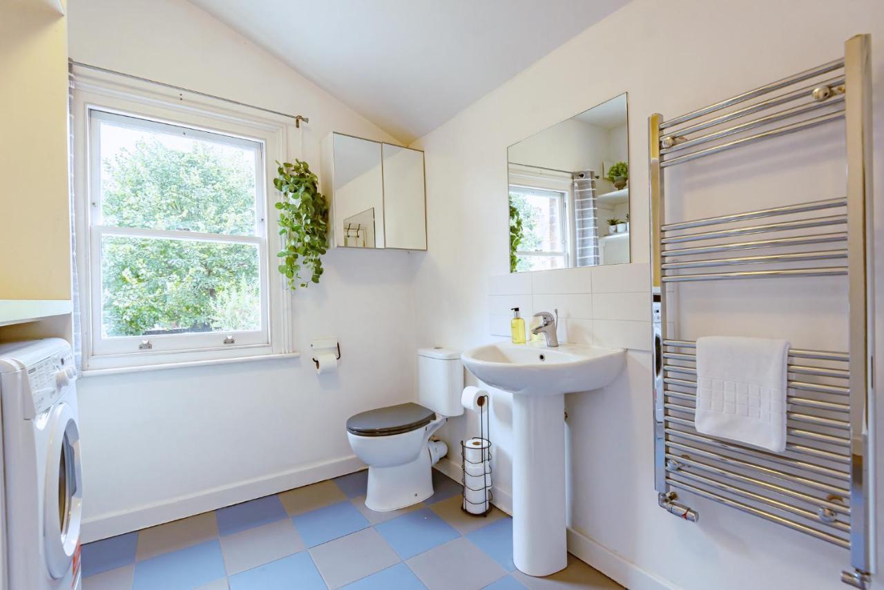 Apartment Cosy 2 Bedroom House Sleeps 6 - With Free Wifi & Garden By Roost Reading