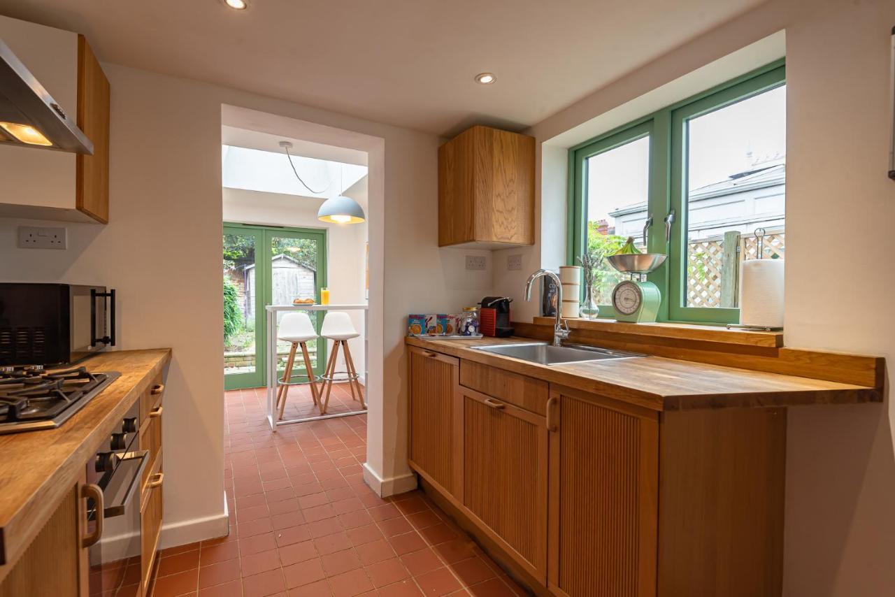 Apartment Cosy 2 Bedroom House Sleeps 6 - With Free Wifi & Garden By Roost Reading